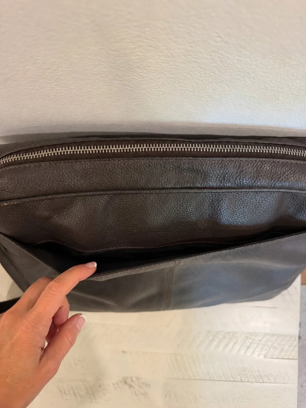 Cole Haan Pebbled Leather Laptop Messenger Bag Brown Padded Computer Compartment